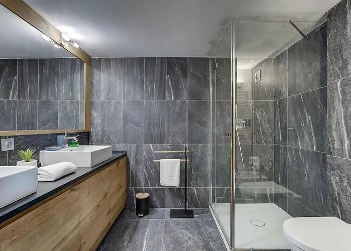 Pic Janvier, Alpes Agency, Les Praz, Chamonix, Sleeps 4-6 *