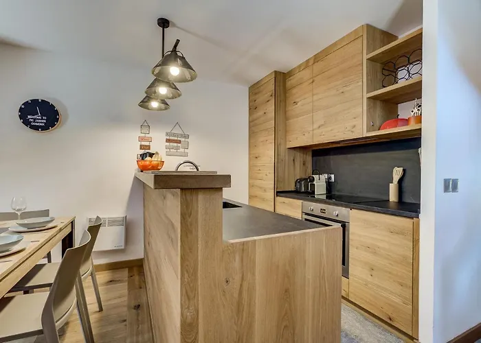 Pic Janvier, Alpes Agency, Les Praz, Chamonix, Sleeps 4-6 *